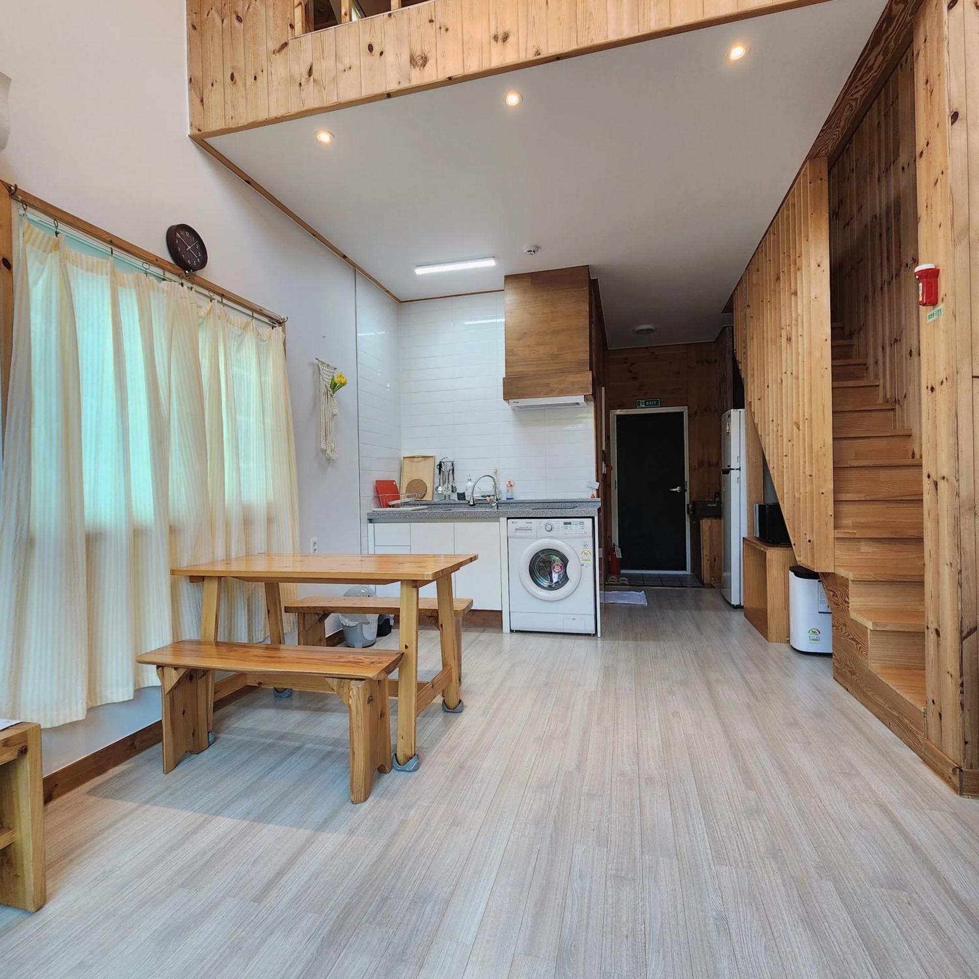 Jeju 542 Pension Seogwipo Eksteriør bilde